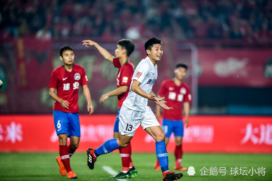 联赛首发方式改变，球队战术调整突显