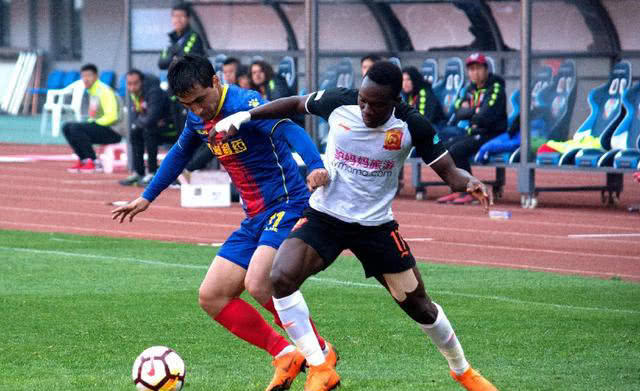 武汉卓尔主场举办足球节活动！球迷狂欢不停歇的简单介绍