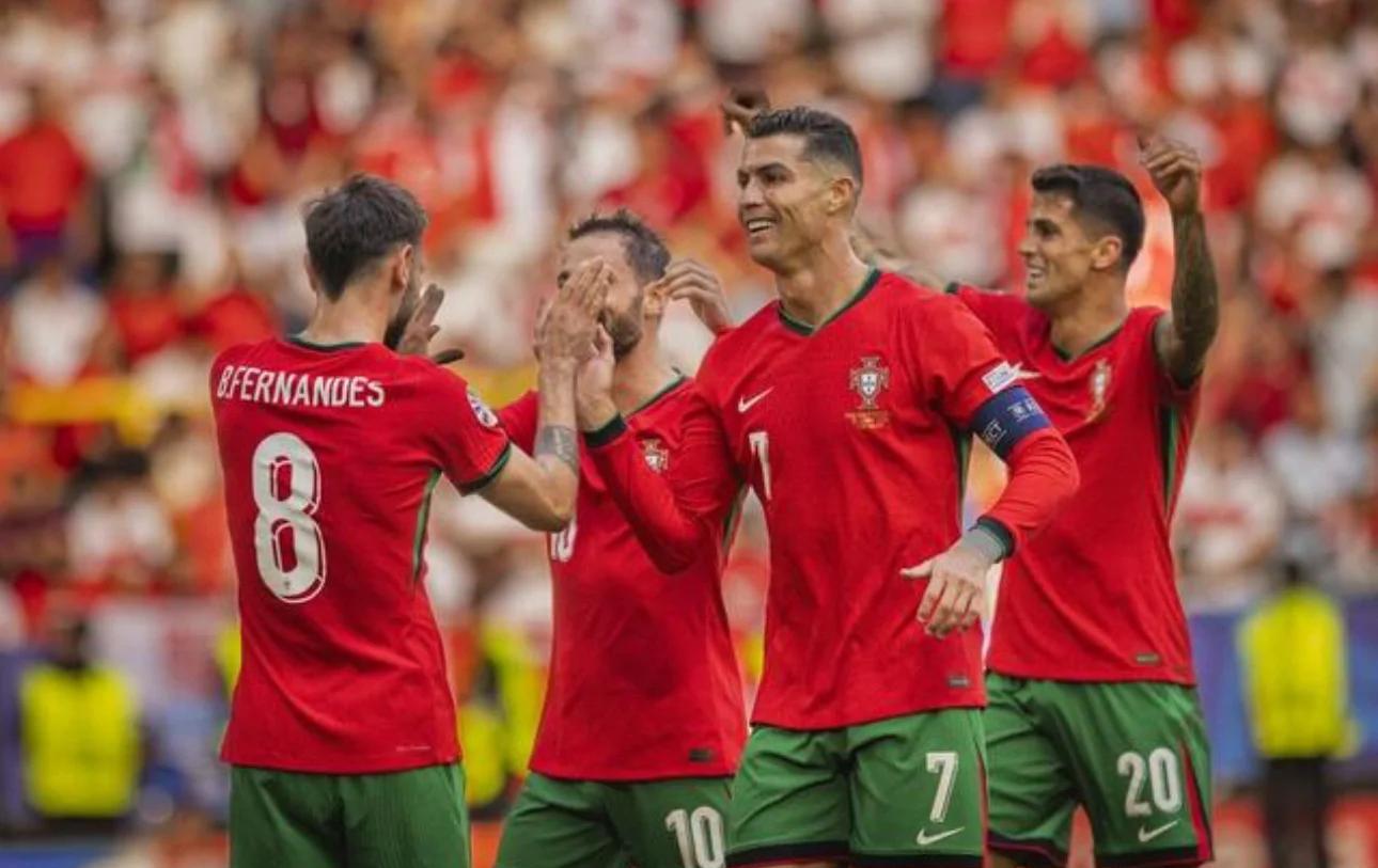 葡萄牙三球大胜匈牙利，C罗再猛进两球