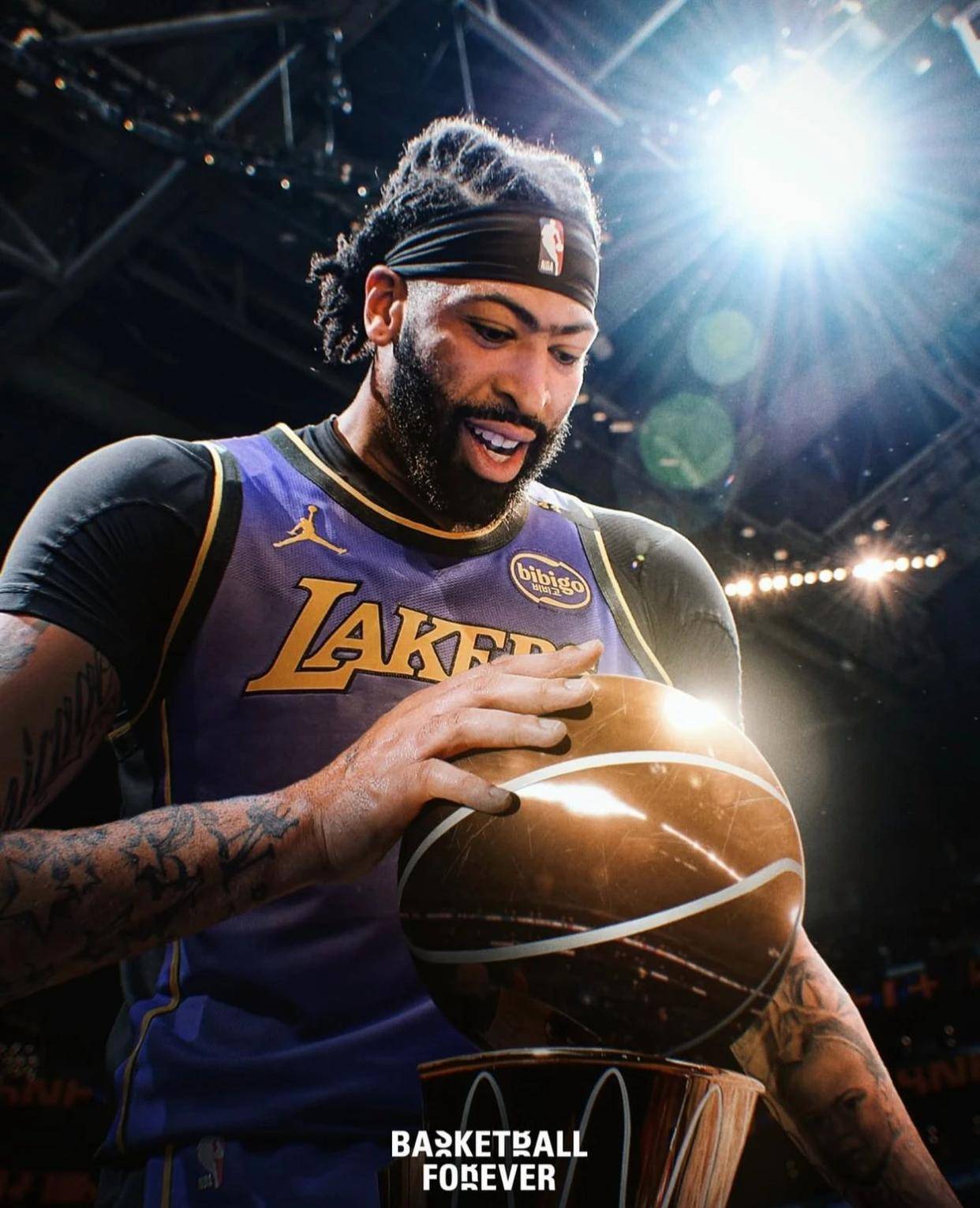 湖人巨星勒布朗詹姆斯领衔出席慈善晚宴