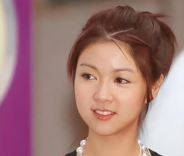 足坛绯闻：球员私生活遭曝光引眼球的简单介绍