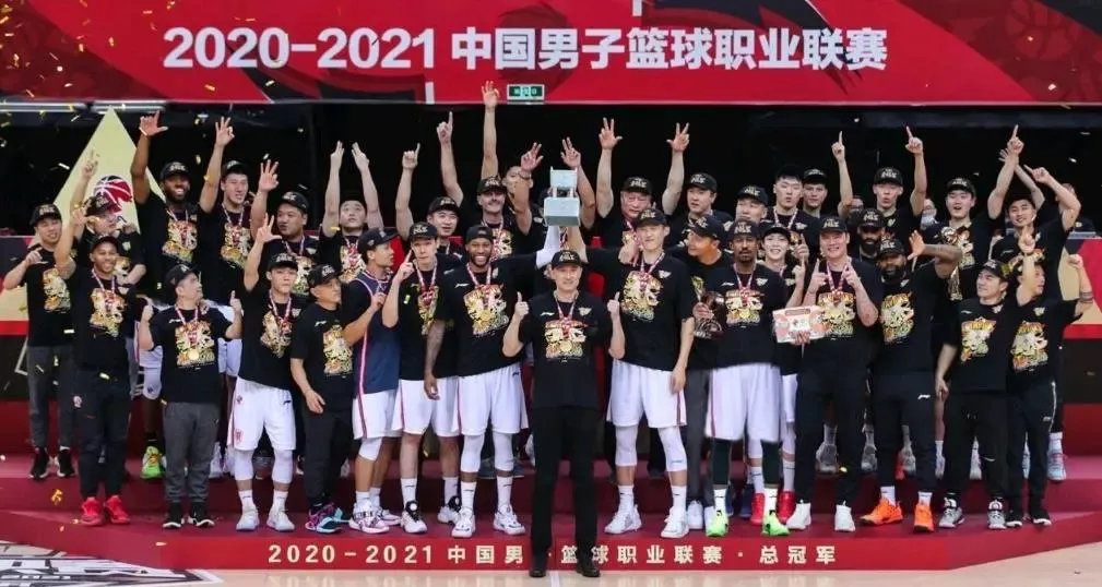 海南男篮锁定比赛结束获得胜利