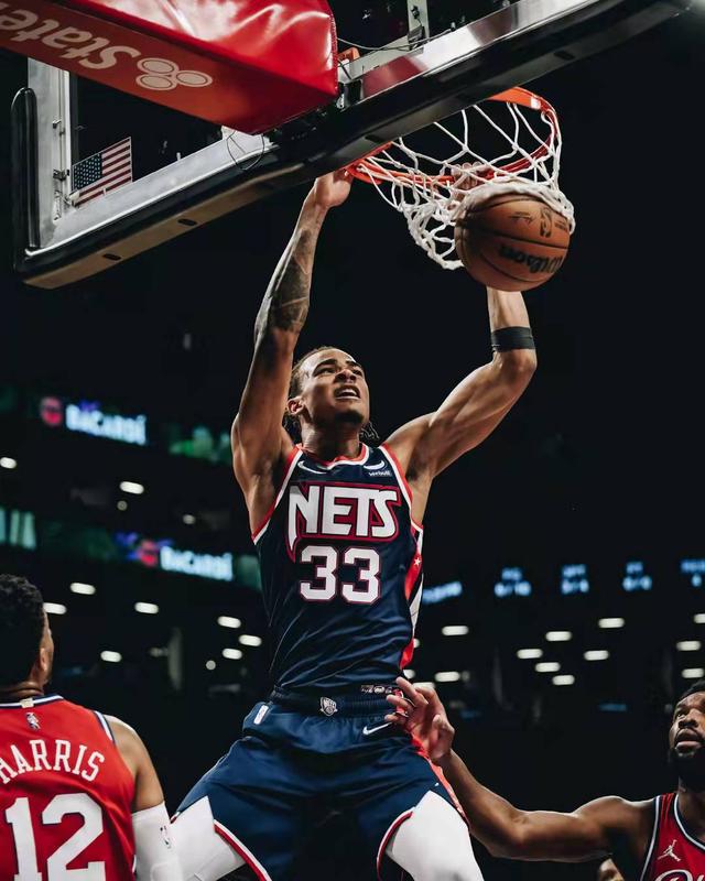 关于王者归来！美国篮球传奇回归赛场粉丝狂热迎接的信息