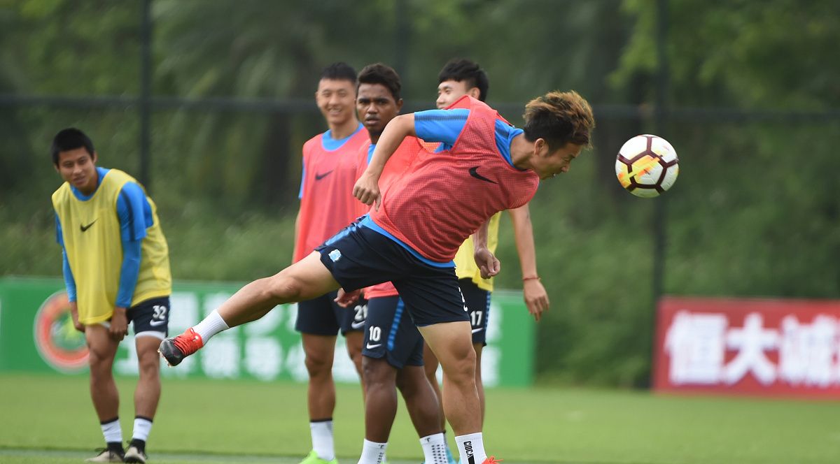 广州富力中场组合发挥出色,引领球队连胜 广州富力中场组合发挥出色,引领球队连胜