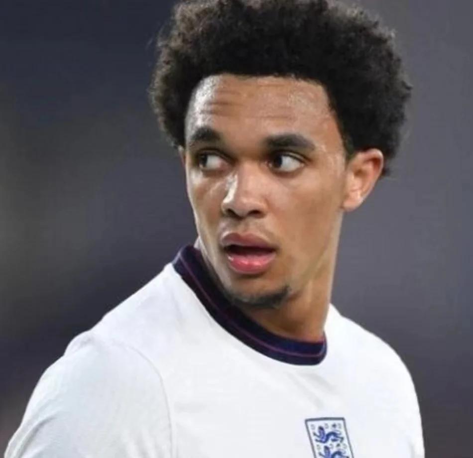 英格兰队在比赛中遇阻，需要调整策略