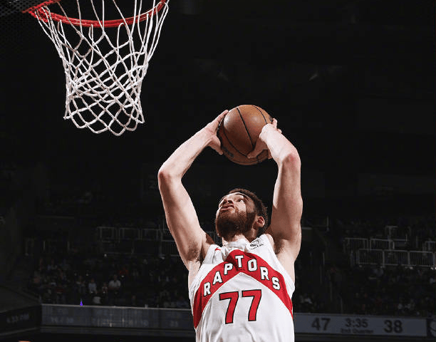 猛龙成功击败篮网，继续保持领先优势