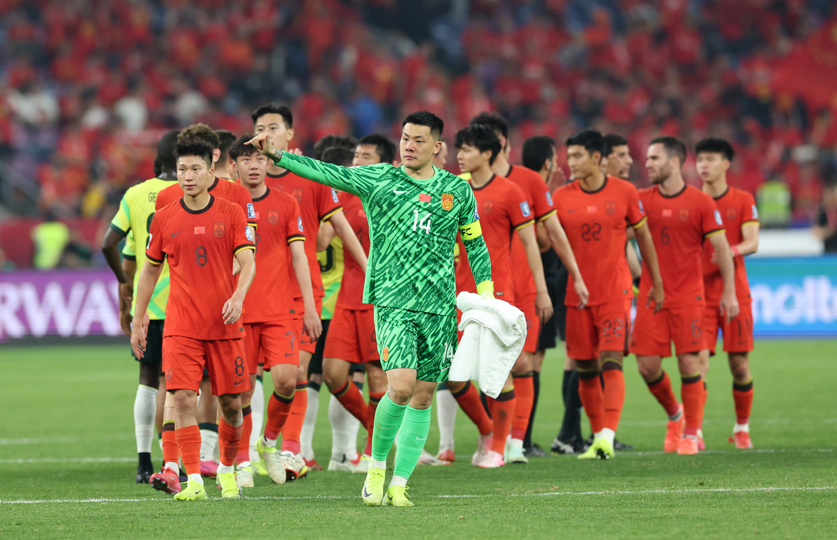 大国足球联赛赛场上百花齐放