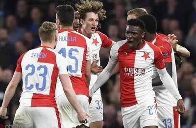 林肯市主场胜出，助球队重返胜利之路