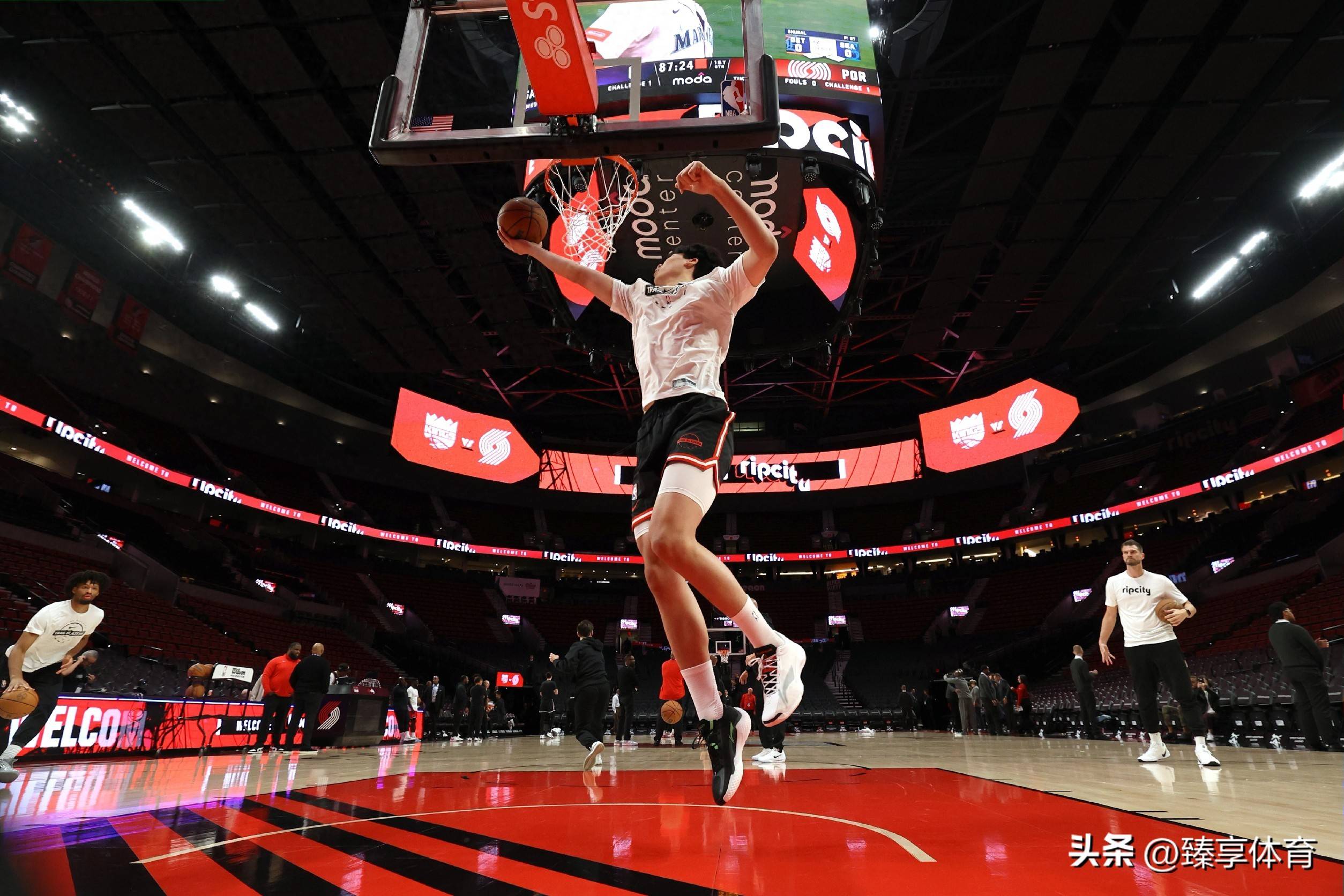 欧冠淘汰赛焦点战，勇士一波带走开拓者